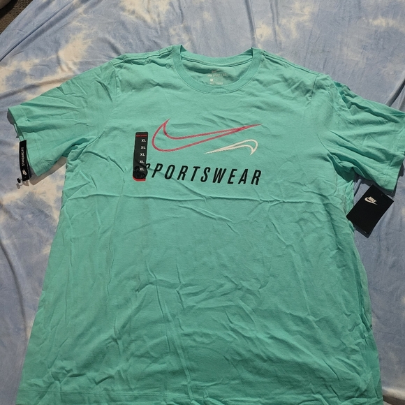Nike Tshirt - Picture 2 of 4